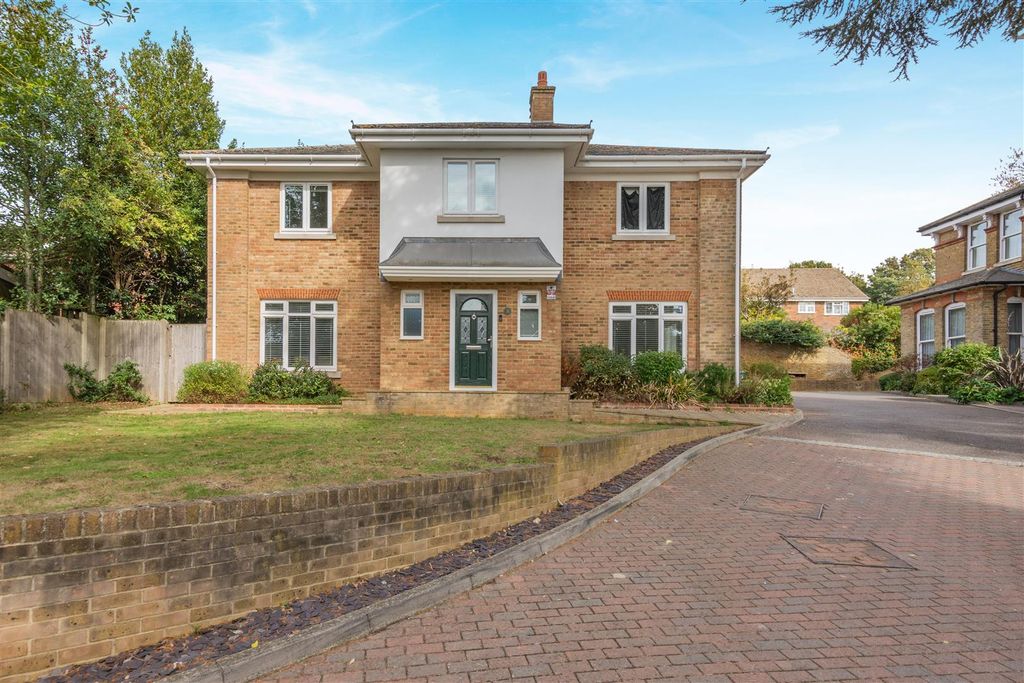 Property photo 1 of 26 8705781-Exterior04.Jpg