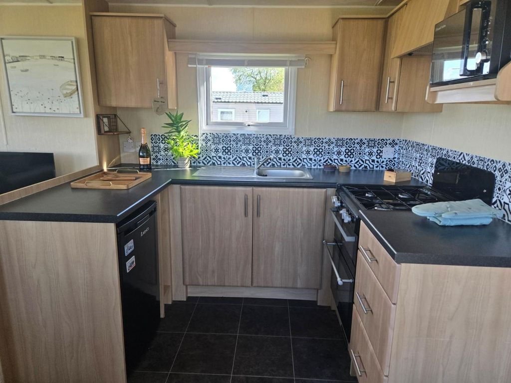 Property photo 3 of 9 Kitchen.Jpg