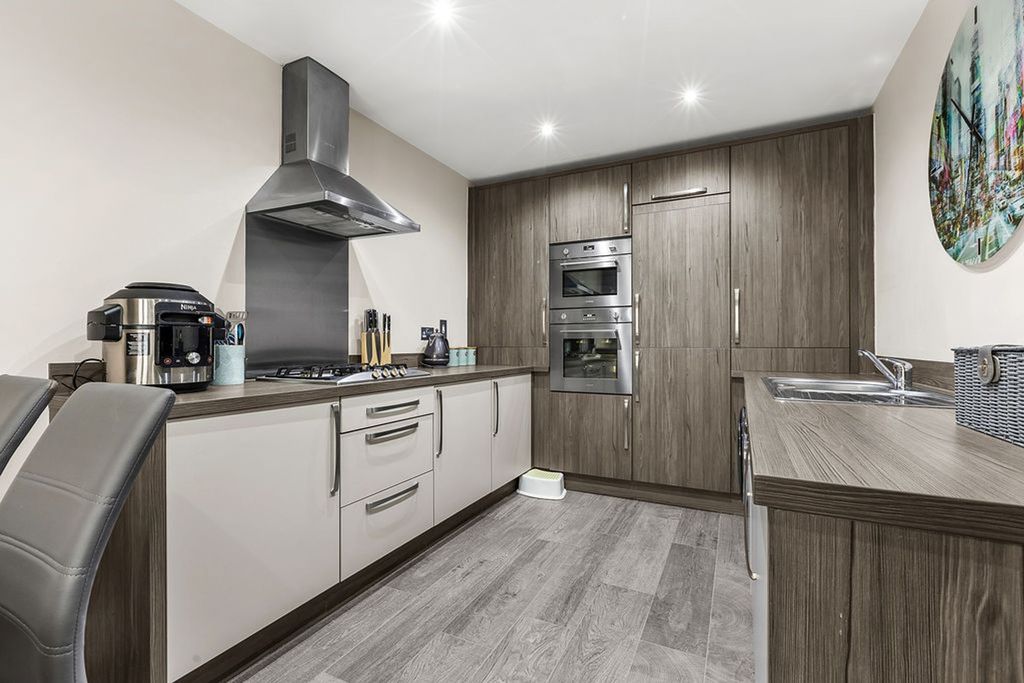 Property photo 2 of 24