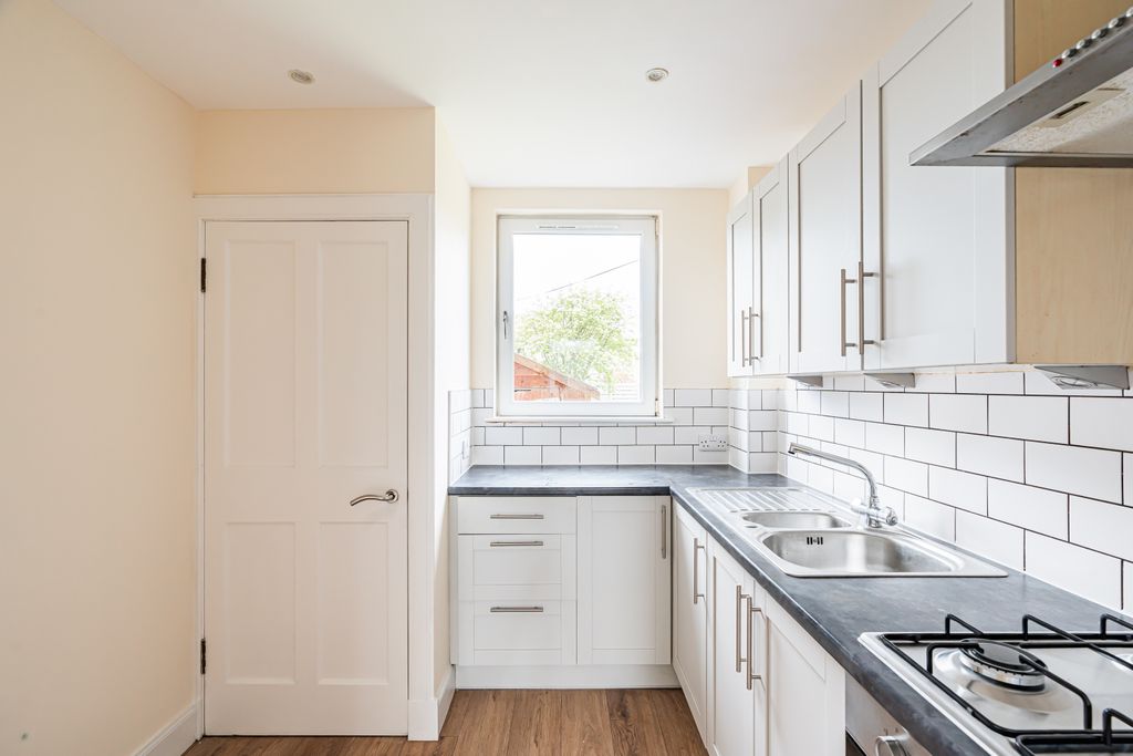 Additional image 8 of 2 bed flat for sale36/2 Parkhead Drive, Edinburgh EH11