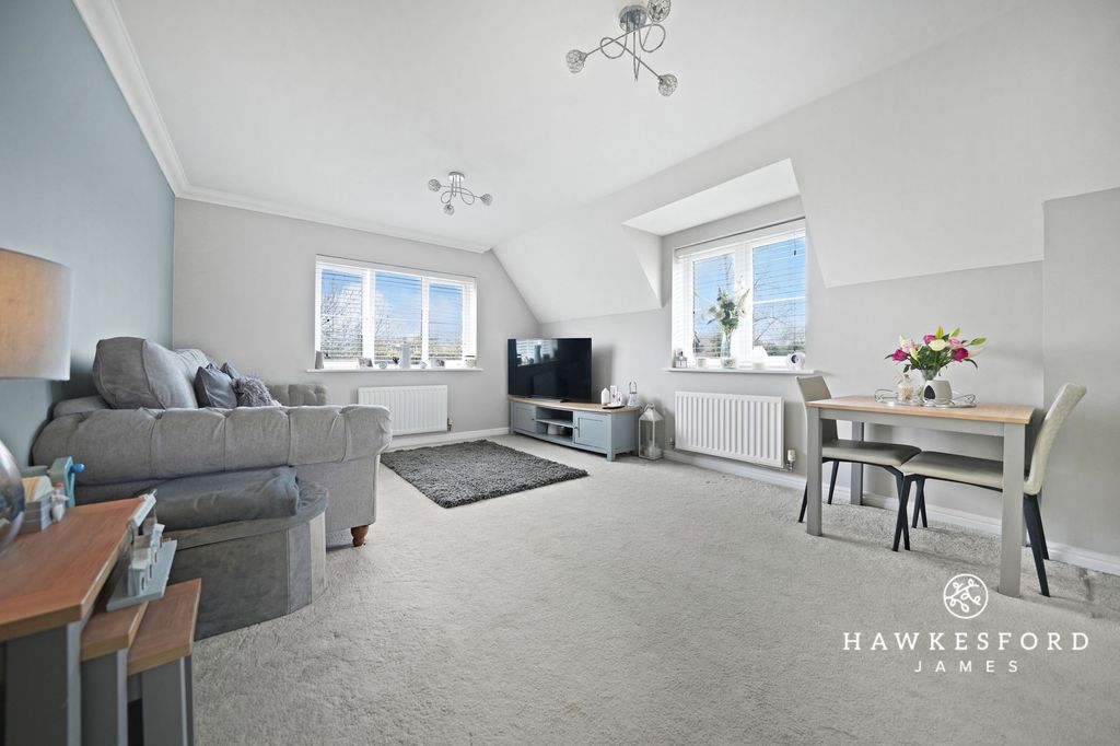 Property photo 2 of 15 Wigeon Road, Iwade - Lounge/Diner