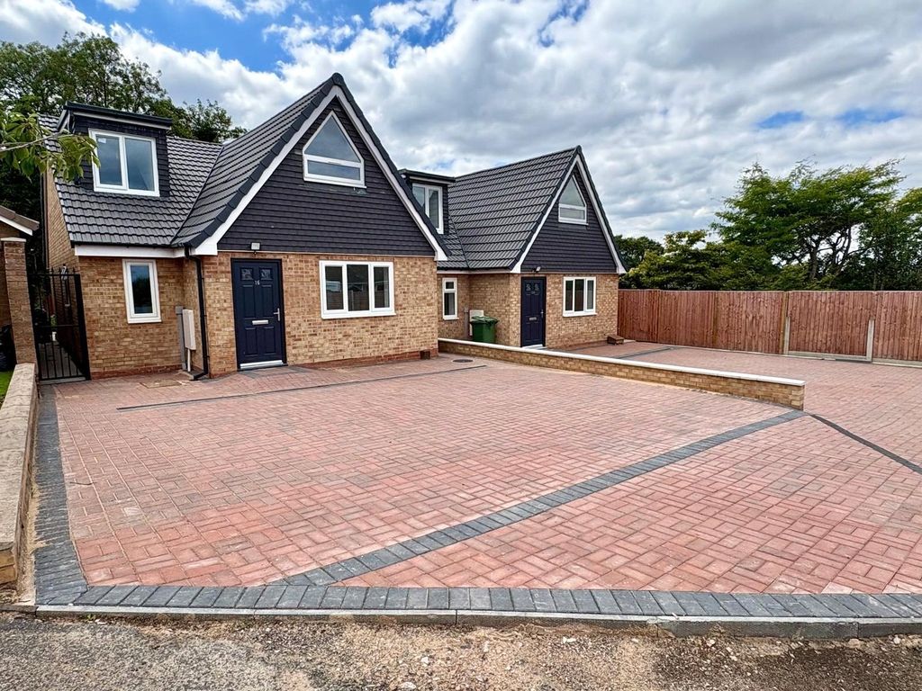 Property photo 2 of 18 Picture No. 25