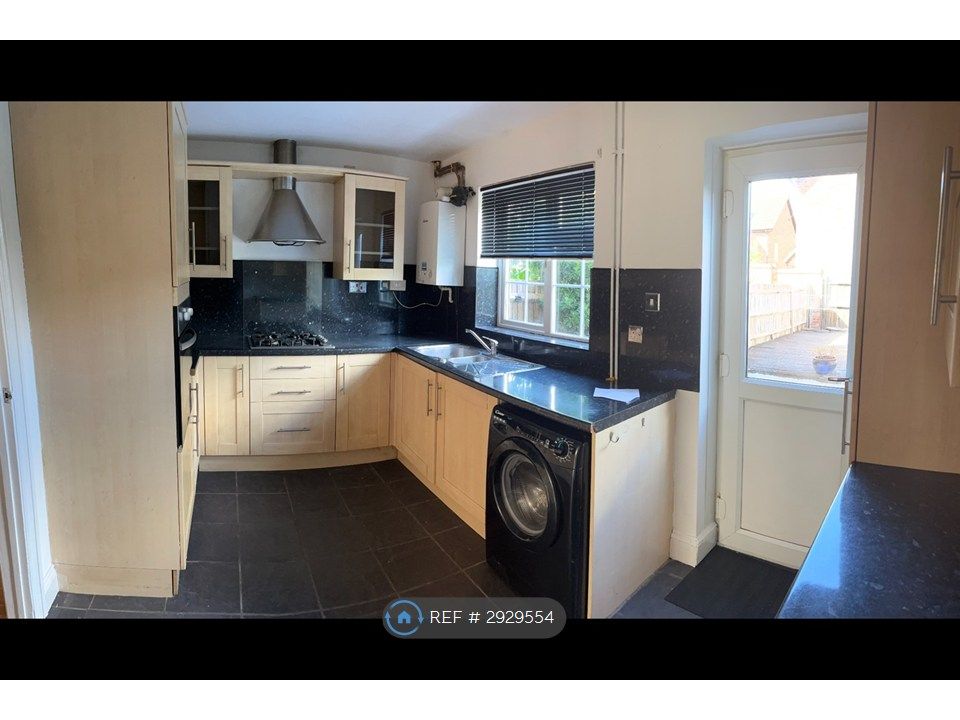 Property photo 3 of 9 Kitchen