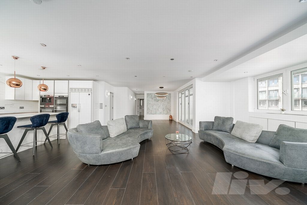 Property photo 1 of 24 Photo 14