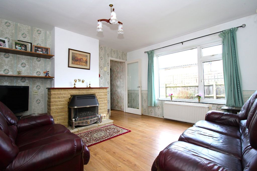 Property photo 3 of 13 Lounge