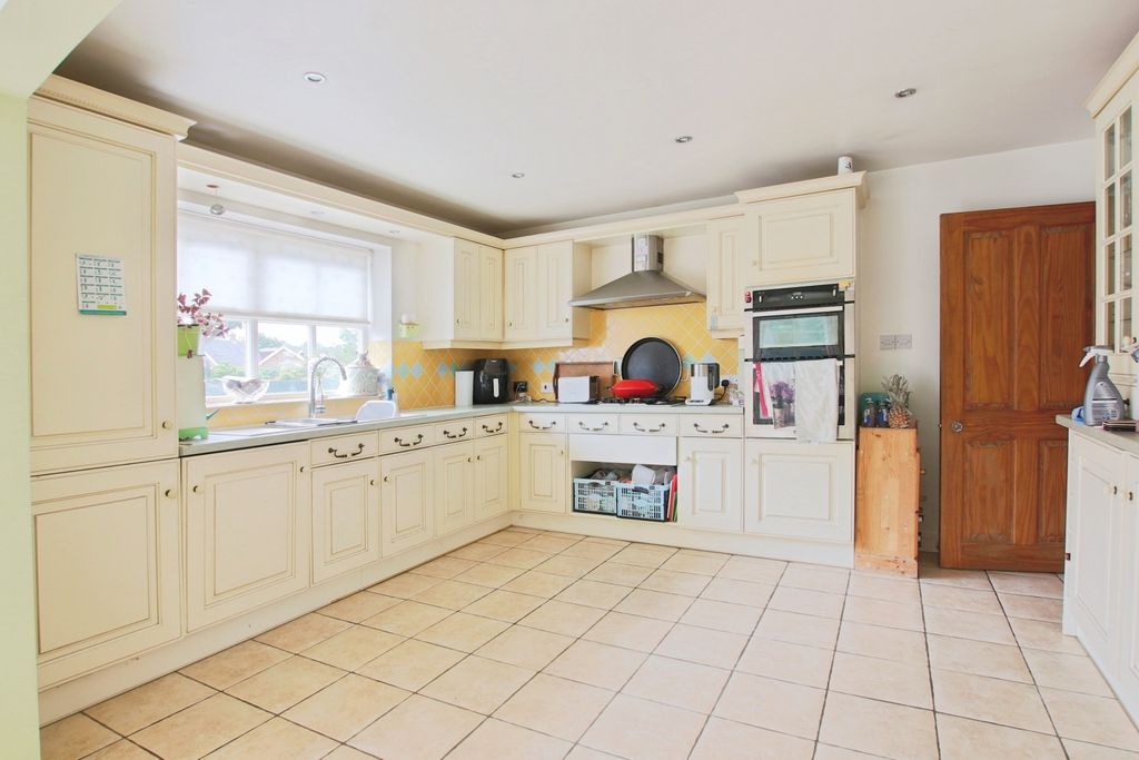 Property photo 3 of 18 4464106