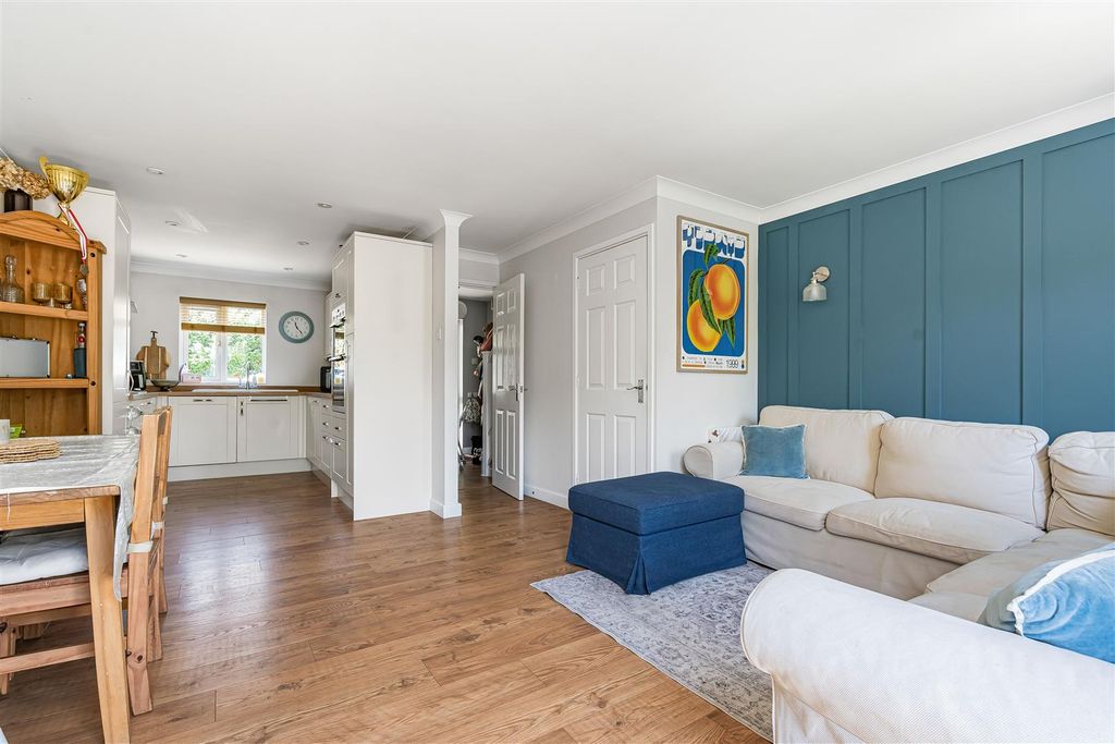 Property photo 3 of 18 15_86273.Jpg