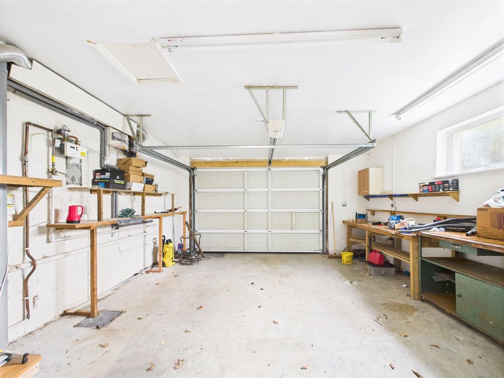 Property photo 2 of 22 Garage