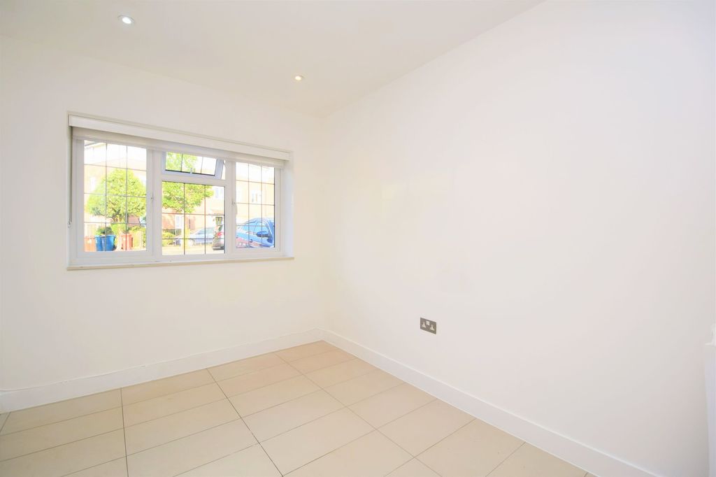Property photo 3 of 4