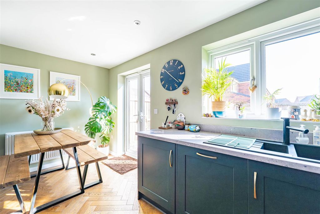 Property photo 3 of 27 Kitchen/Dining Room