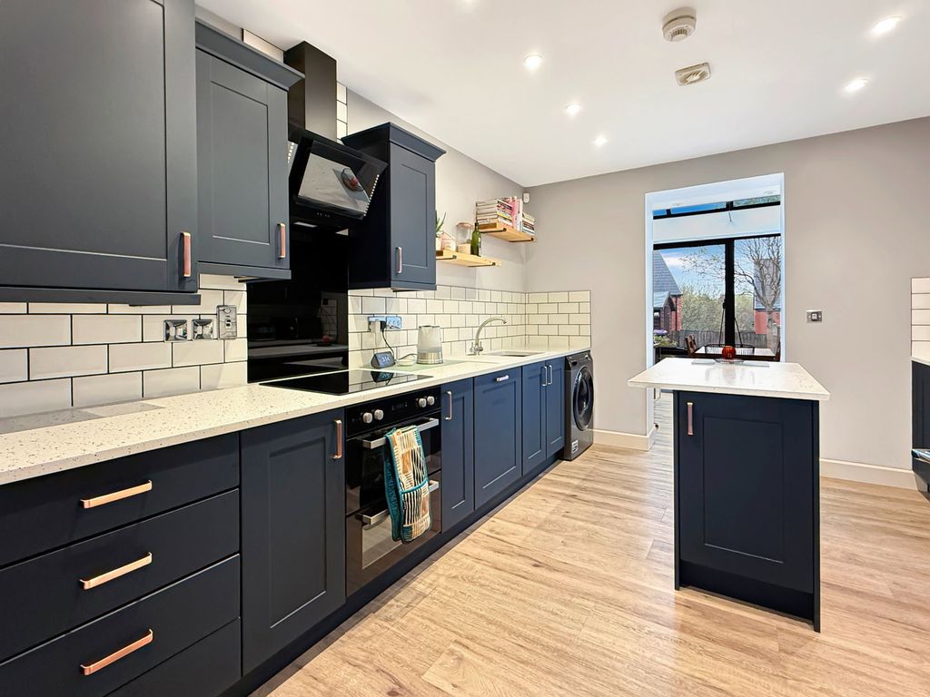 Property photo 2 of 27