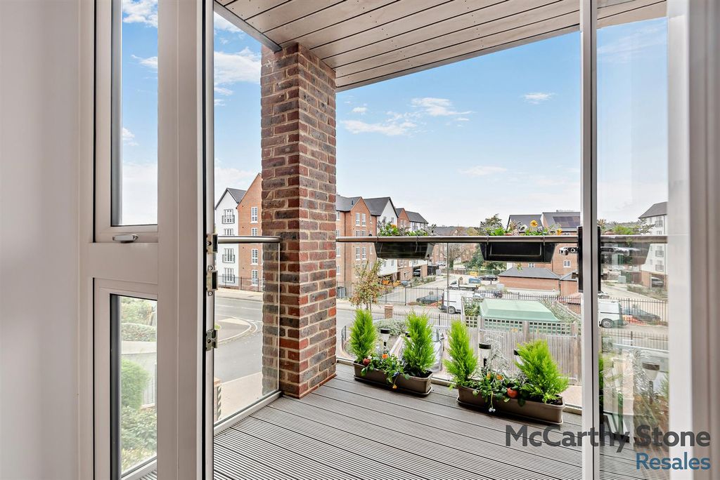 Property photo 3 of 21 8666908-Interior17-800.Jpg