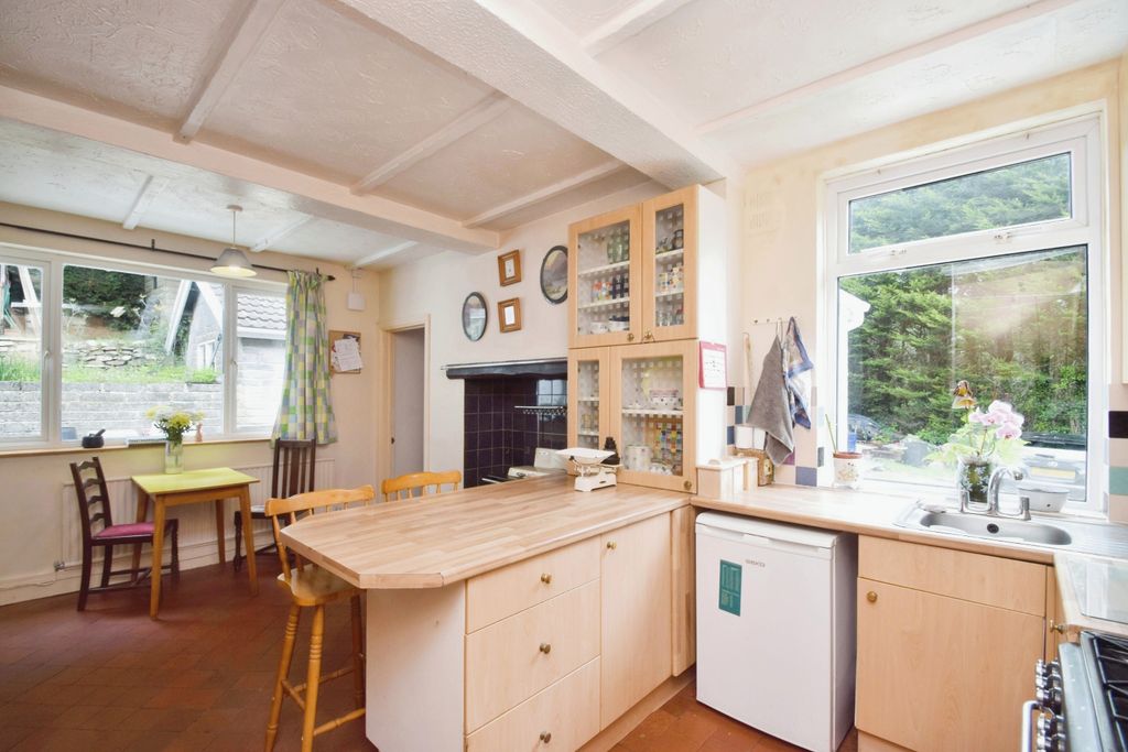 Property photo 3 of 28 Kitchen.