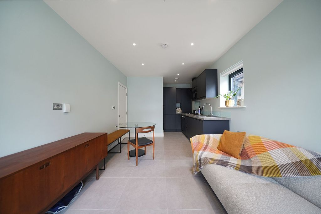 Property photo 3 of 10 Flat 2 - d5Dkajwjwnhbzyrl3Ar3