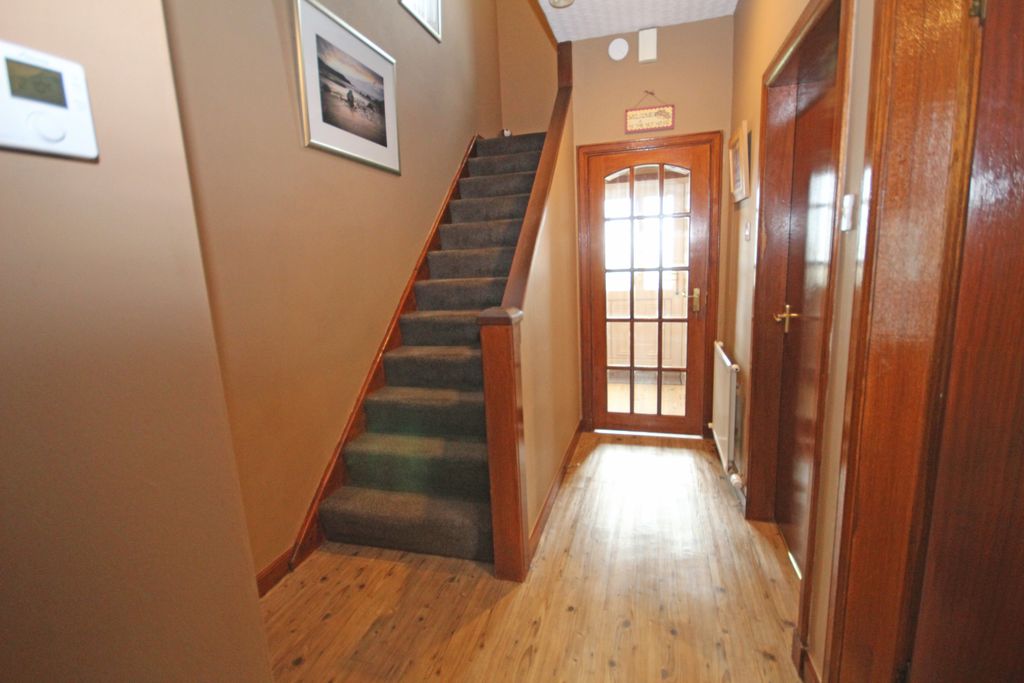 Property photo 2 of 28