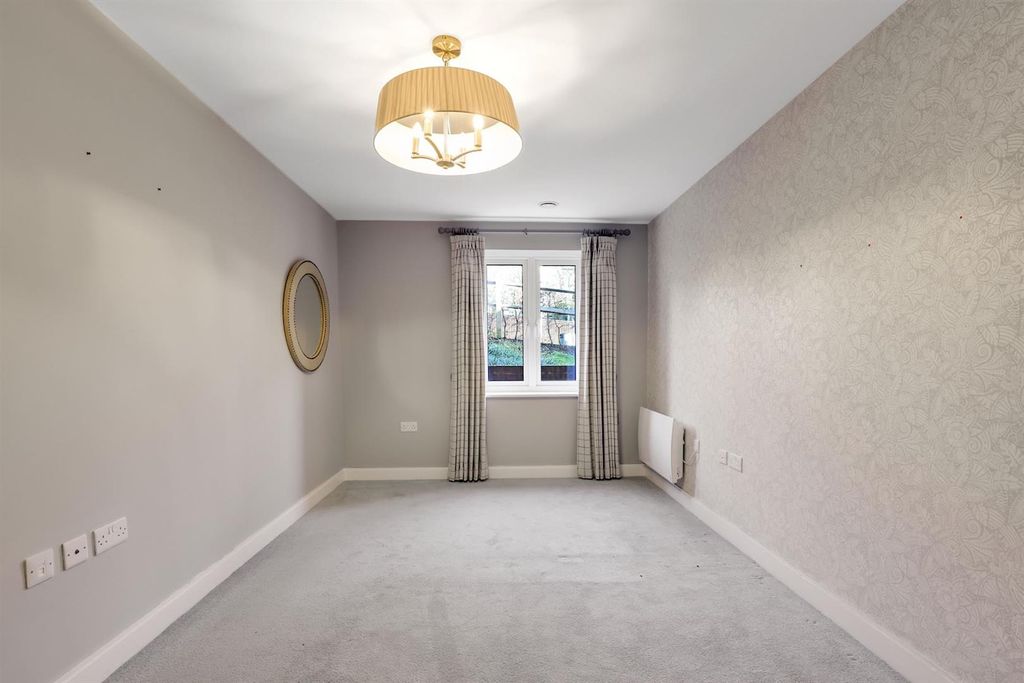 Additional image 12 of 2 bed flat for saleOutwood Lane, Chipstead, Coulsdon CR5