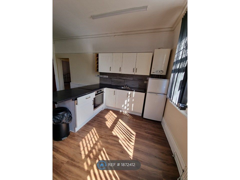 Property photo 2 of 6 Kitchen