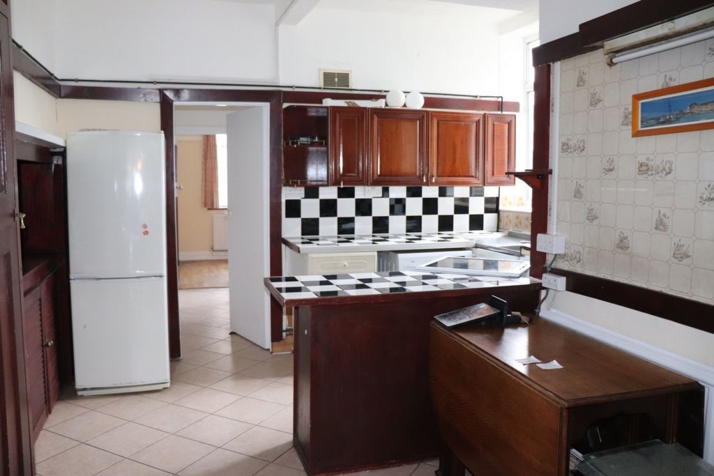 Property photo 3 of 8 Kitchen Diner