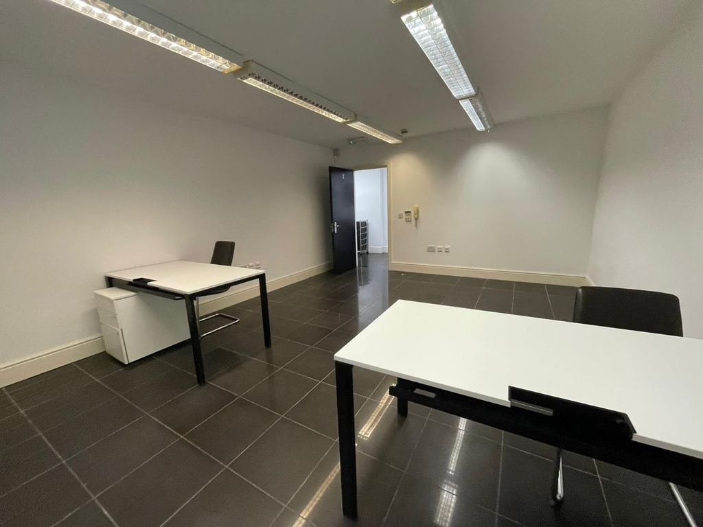 Property photo 2 of 7 Photo 6