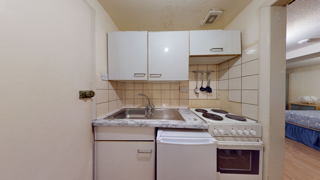 Property photo 2 of 12 Kitchen