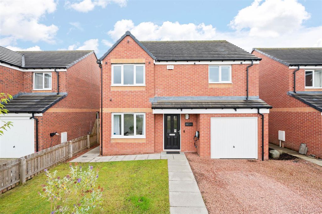 Property photo 1 of 43 22 Mickel Crescent 02.Jpg