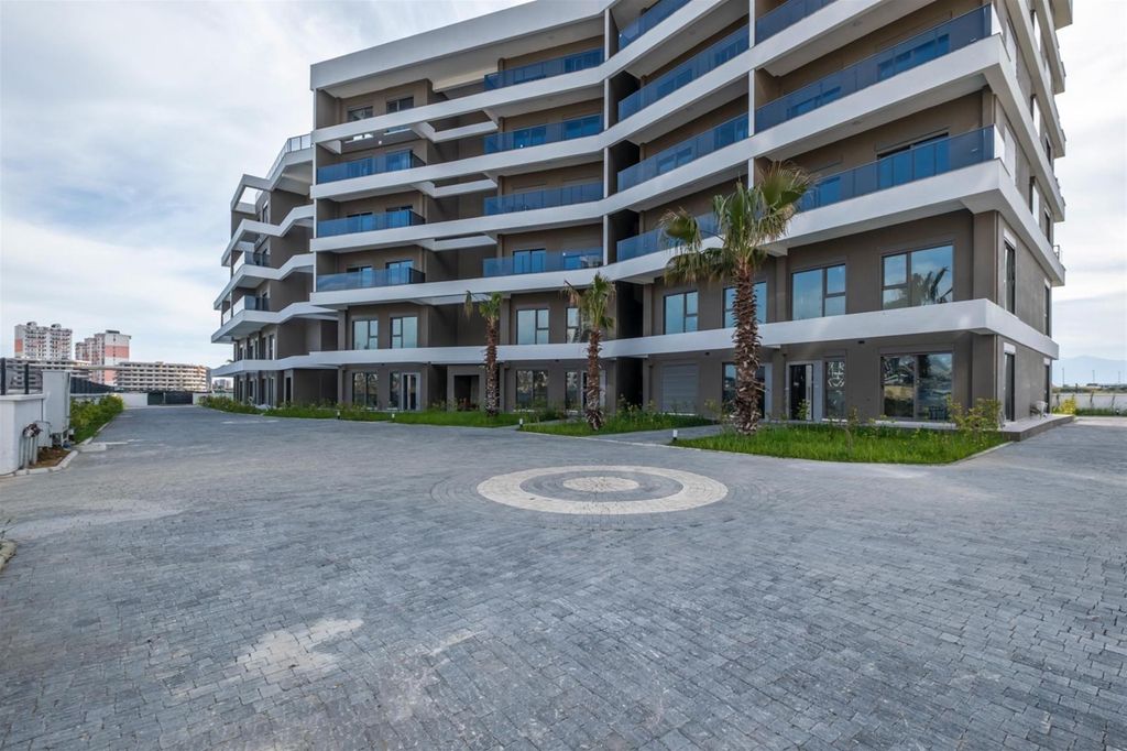 Property photo 3 of 16 Spacious One-Bedroom Apartment For Sale In Antalya - Outdoor Car Park