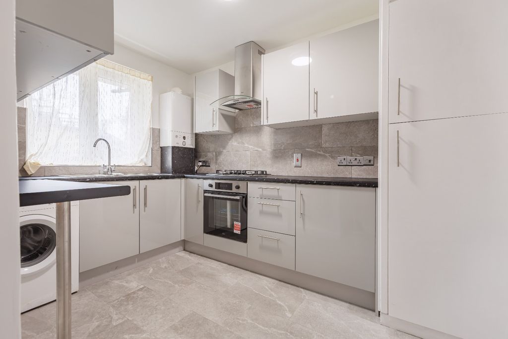 Property photo 2 of 16 4685462