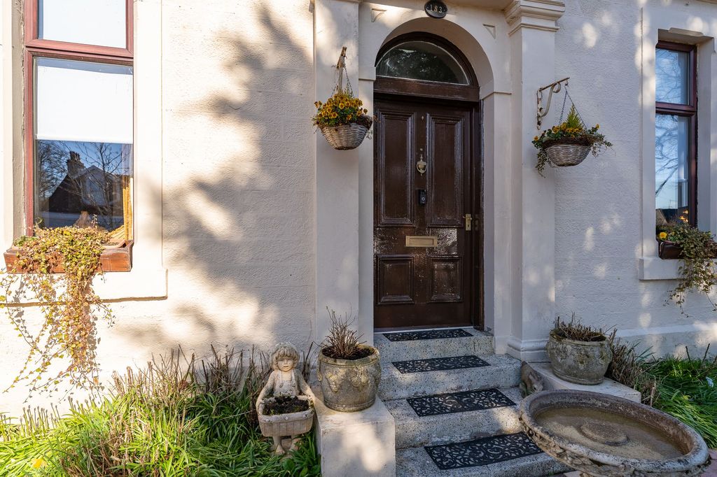 Property photo 2 of 35