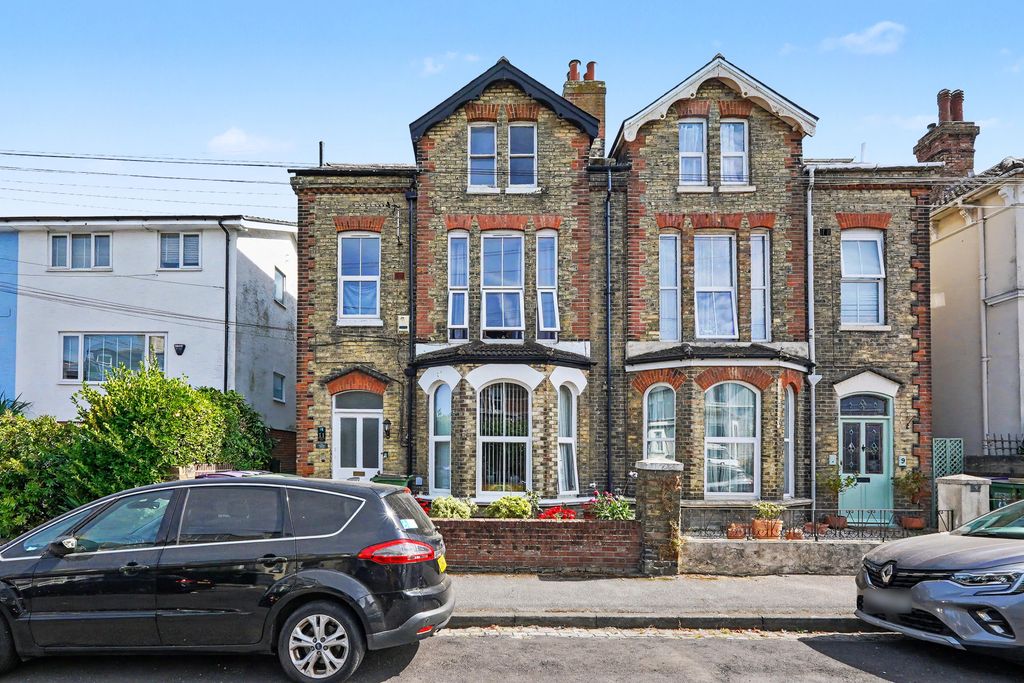 Property photo 1 of 17 Flat 3, 11 Claremont Road, Folkestone, Ct20 1Dq