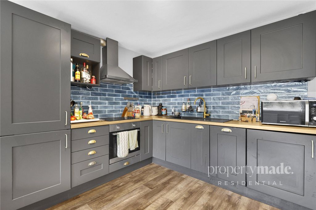 Property photo 2 of 17 Picture No. 18