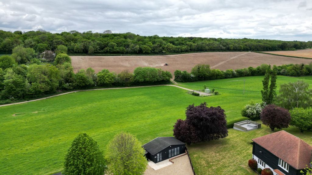 Property photo 2 of 33