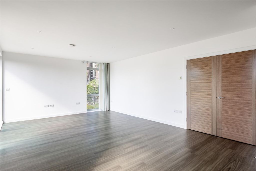 Additional image 6 of 1 bed flat for saleGarden Flat At Beacon Heights, Church Road, Haywards Heath RH16