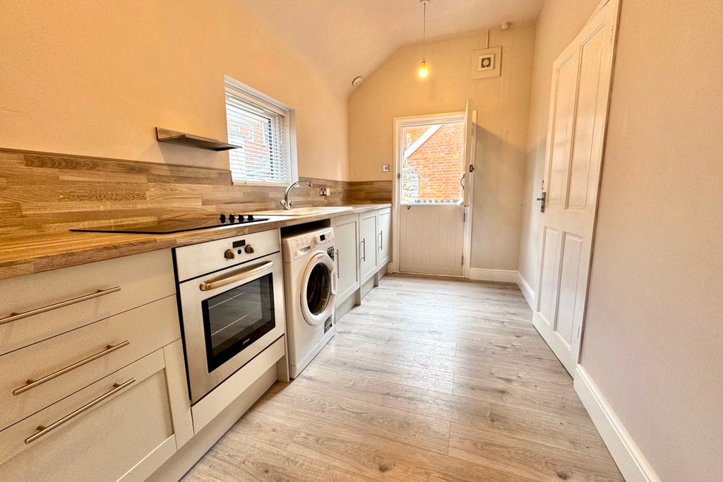 Property photo 3 of 7 Kitchen