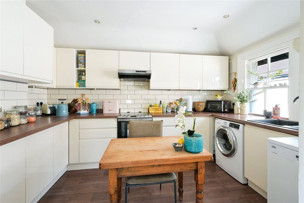 Property photo 3 of 21 Picture No. 13