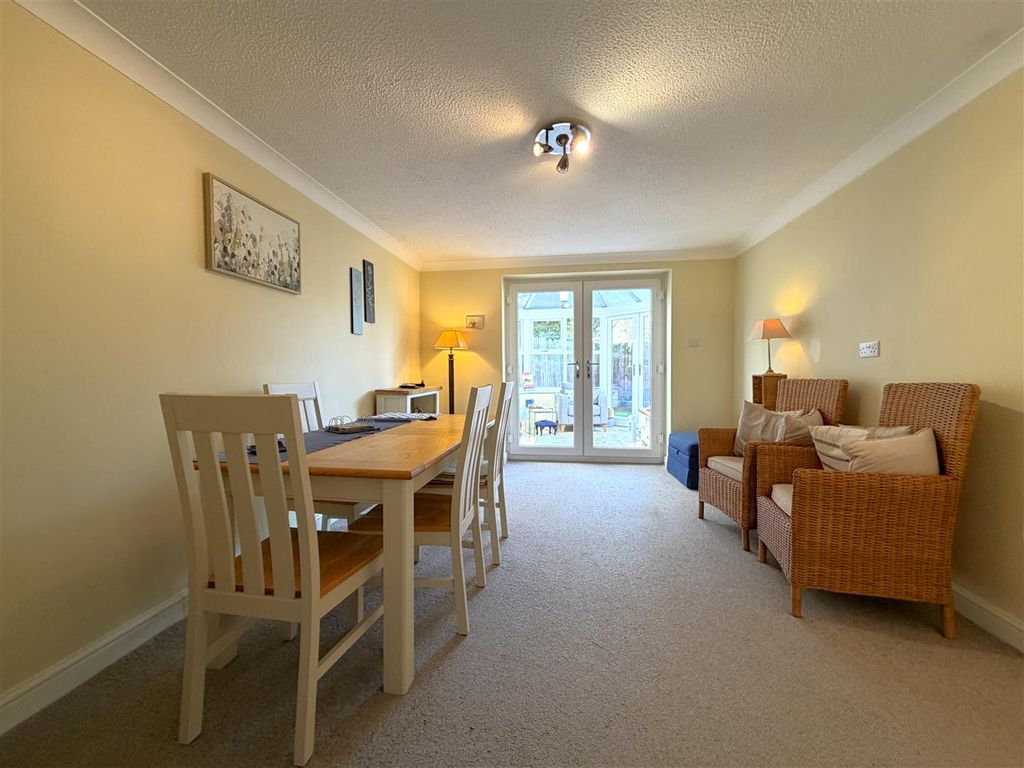 Property photo 2 of 20 Generous Lounge/Diner 620