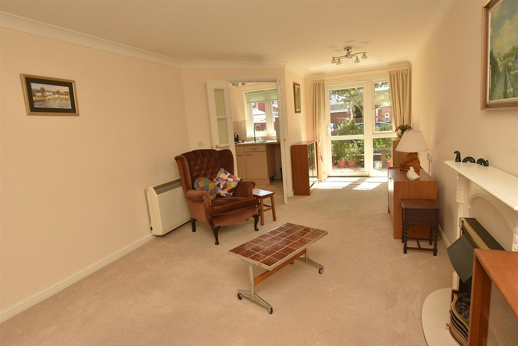 Property photo 3 of 27 Lounge/Dining Room