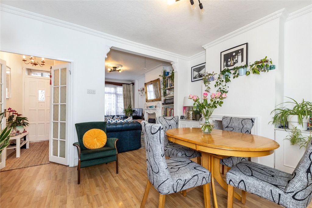 Property photo 3 of 16 Picture No. 10