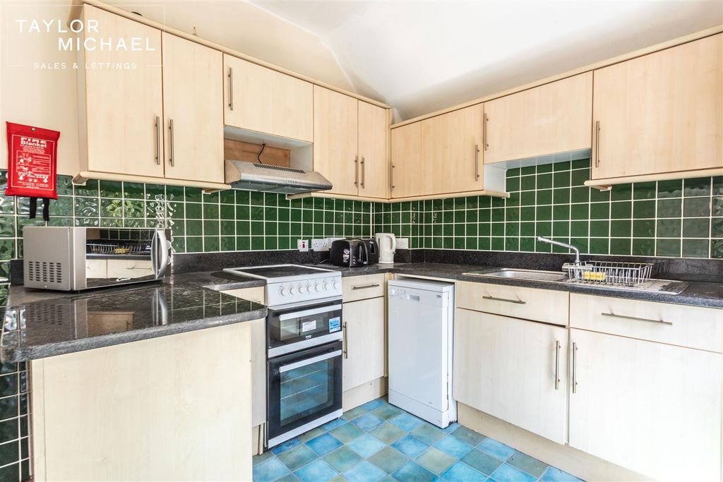Property photo 2 of 14 Shared Kitchen