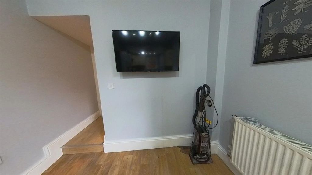 Property photo 1 of 12 A Well-Maintained Living Room With A Mounted Flat-...