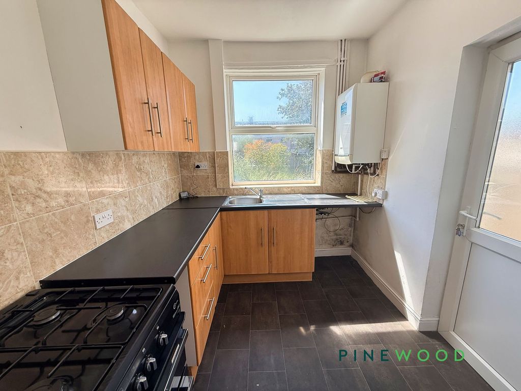 Property photo 2 of 10 Kitchen