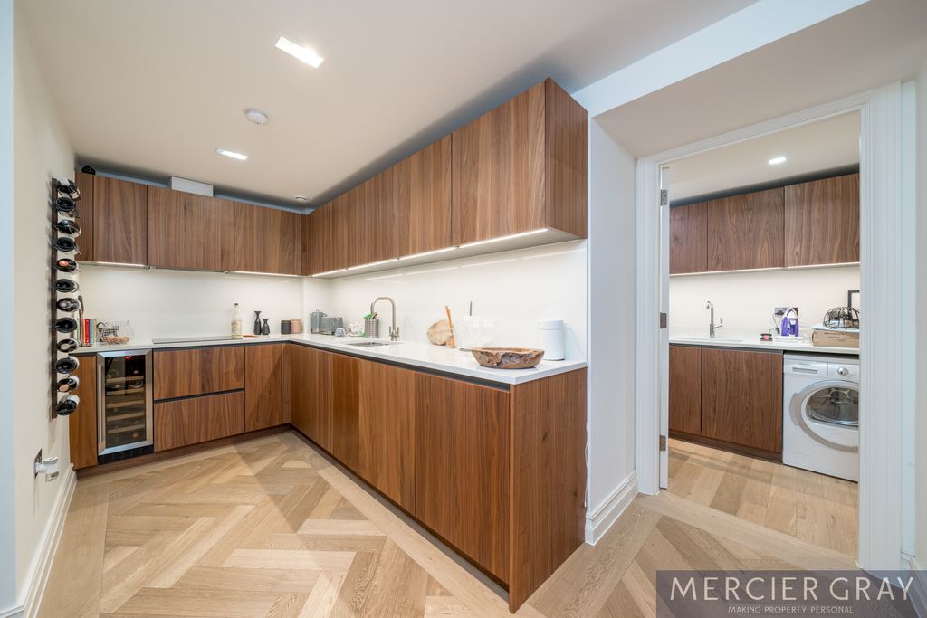 Property photo 3 of 19 Photo 1