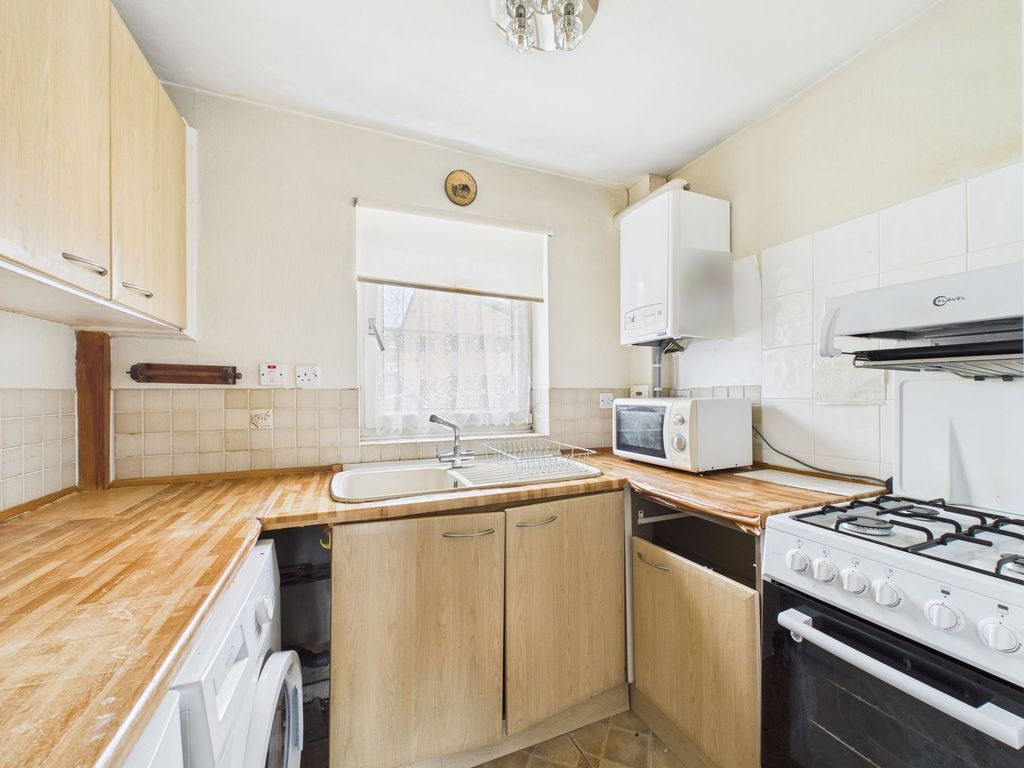 Property photo 3 of 12 Kitchen