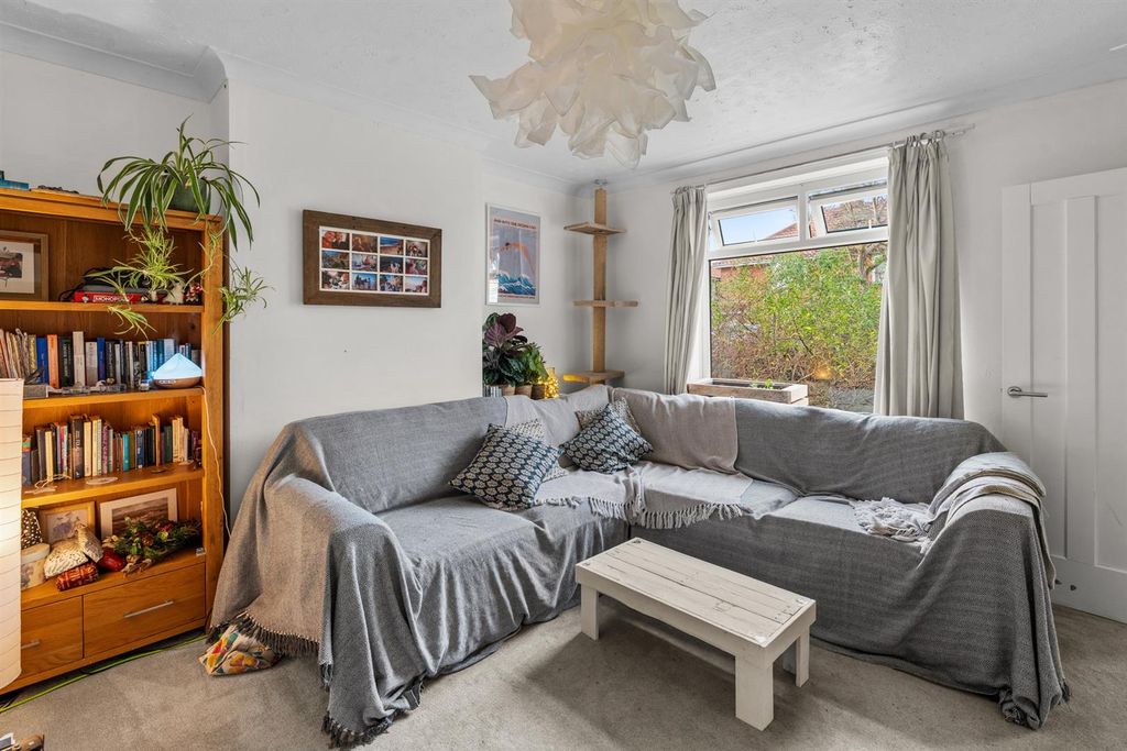 Property photo 2 of 18 24Hilaryave-001.Jpg