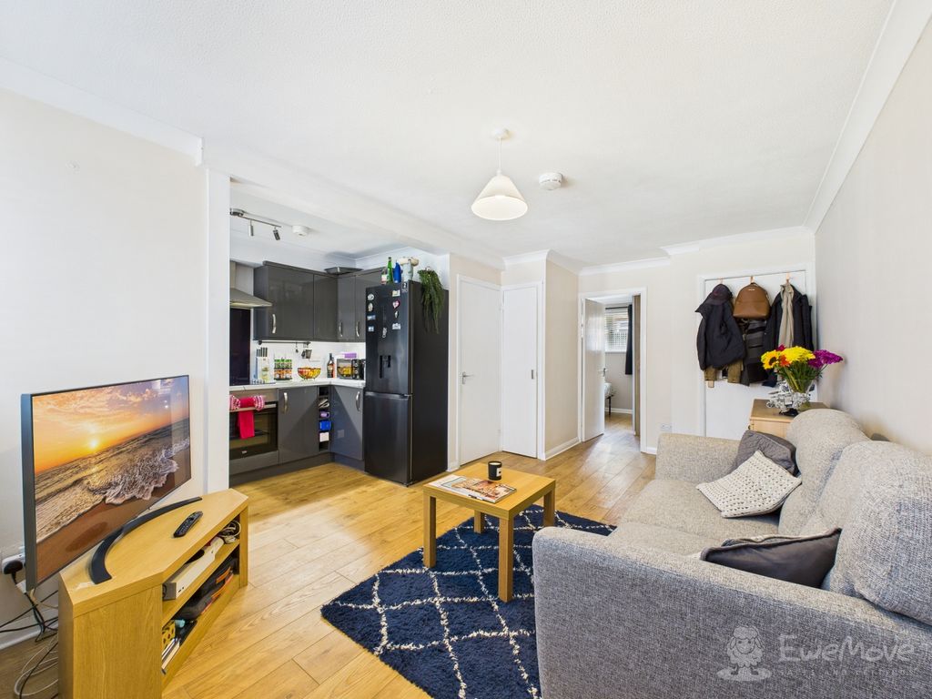 Property photo 2 of 7 Living Room