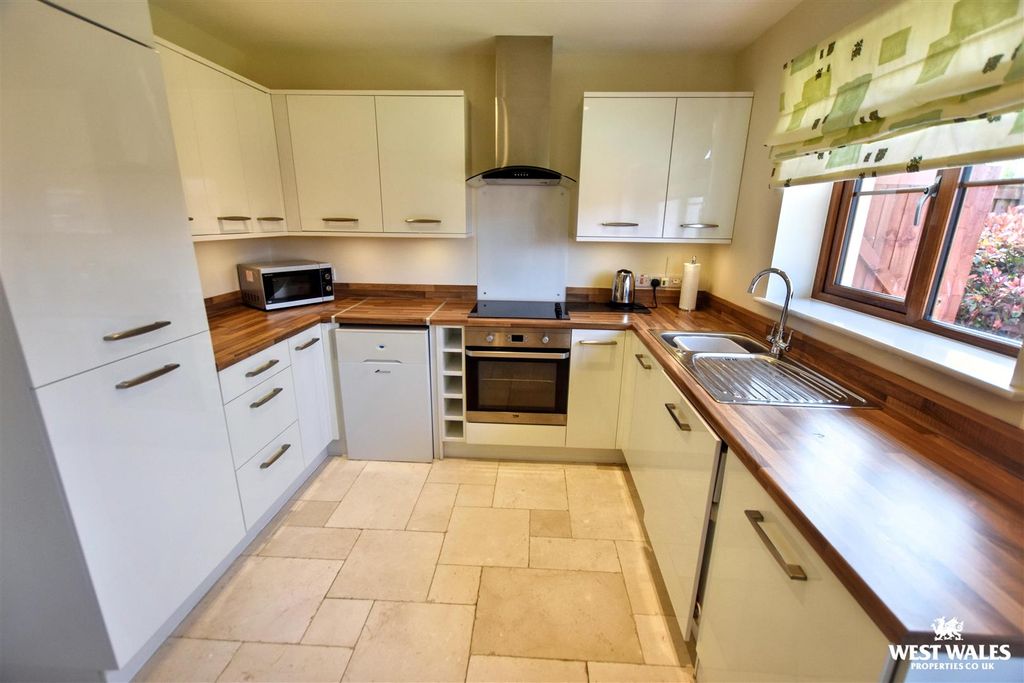 Property photo 3 of 19 12 (9).Jpg