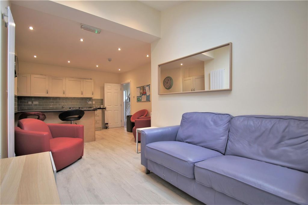 Property photo 2 of 70