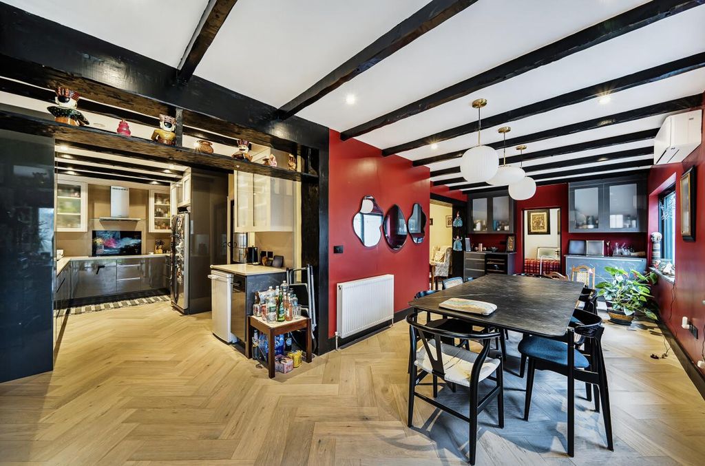 Additional image 6 of 5 bed property for saleCavendish Drive, Edgware HA8