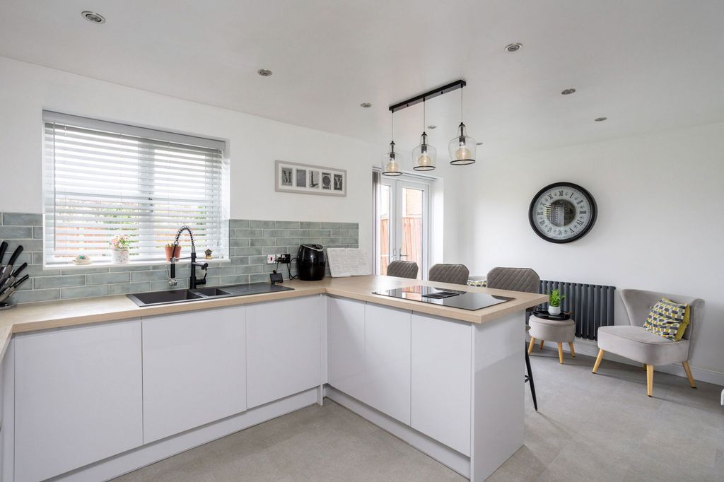 Property photo 2 of 22