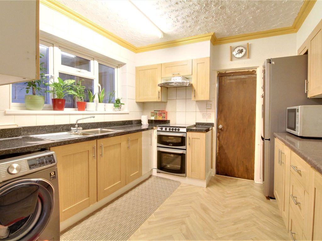 Property photo 2 of 12 Kitchen