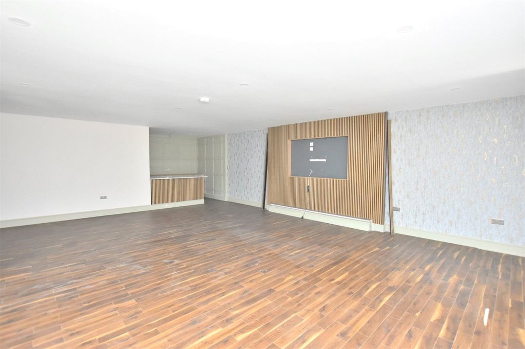 Property photo 2 of 28 Lounge